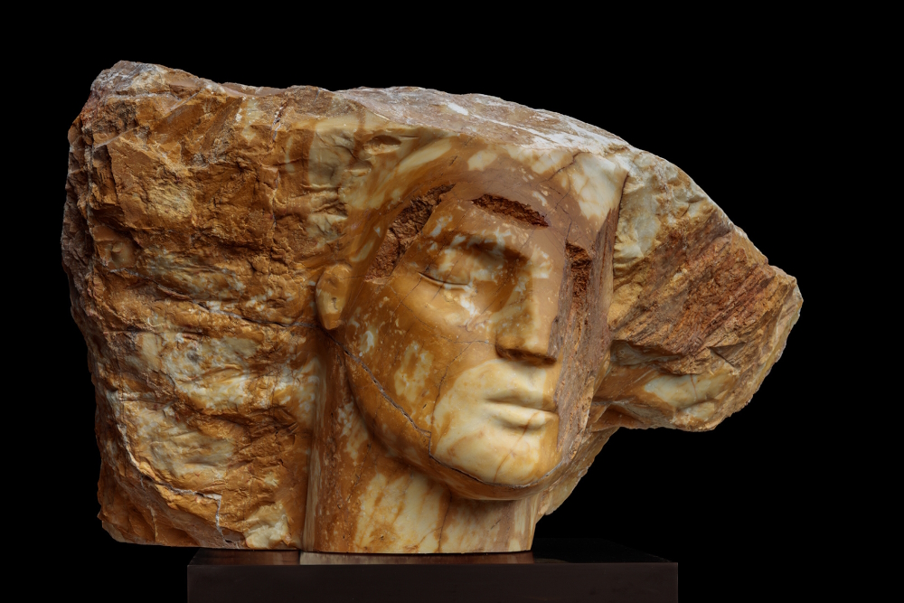 'Nebula' (2022): Giallo di Siena, height: 48 cm.