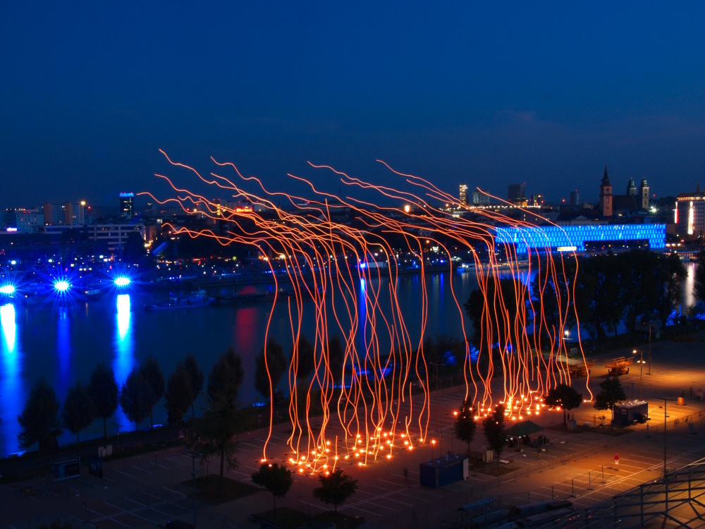 'Ars Electronica Spaxels' over Linz More than 100.000 spectators saw the Ars Electronica Spaxels over Linz. The event was part of the 2016 Ars Electronica Festival.