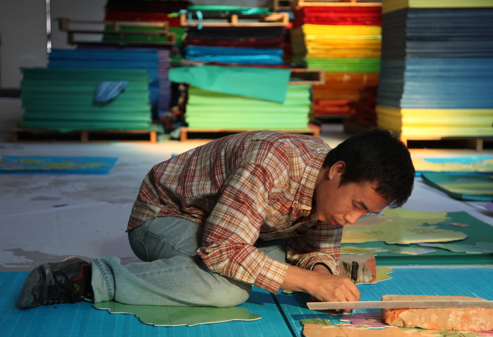 Li Hongbo at work