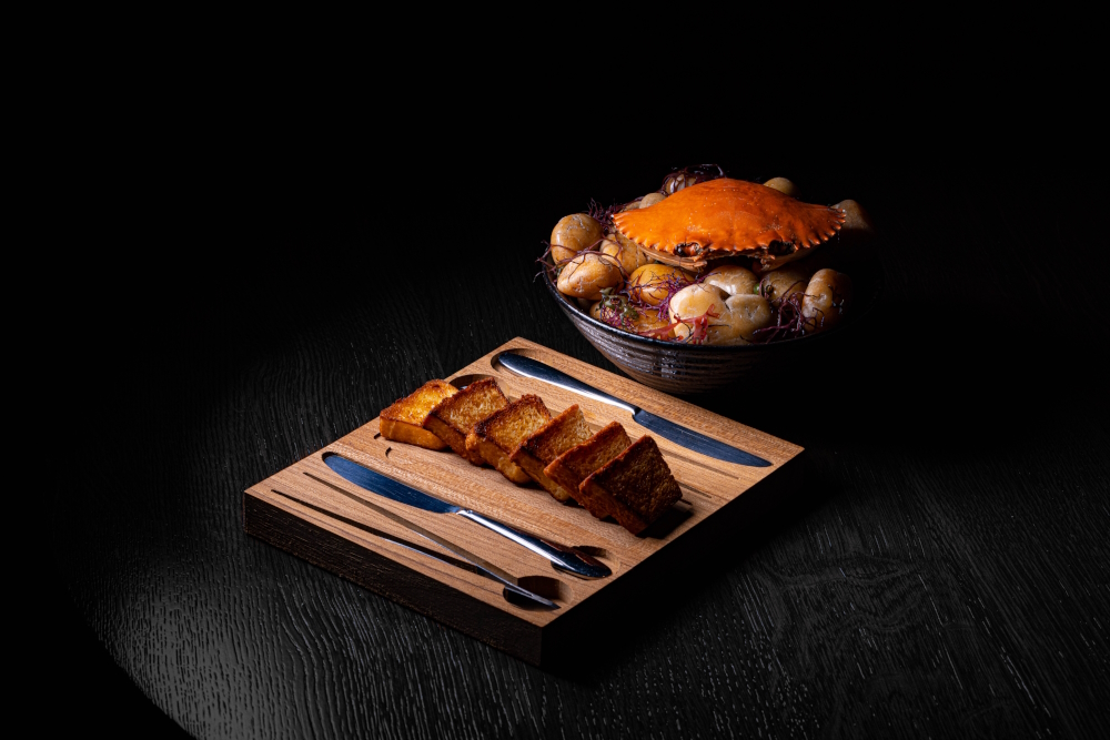 Crab evolution (crab meat, crab roes emulsion w/ bread)